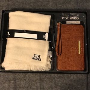 NWT Steve Madden Wallet and Scarf Set